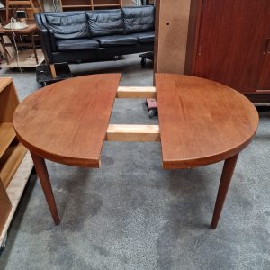 Rundt spisebord i teak uden tillægsplader, Villy Schou Andersen - Image 2