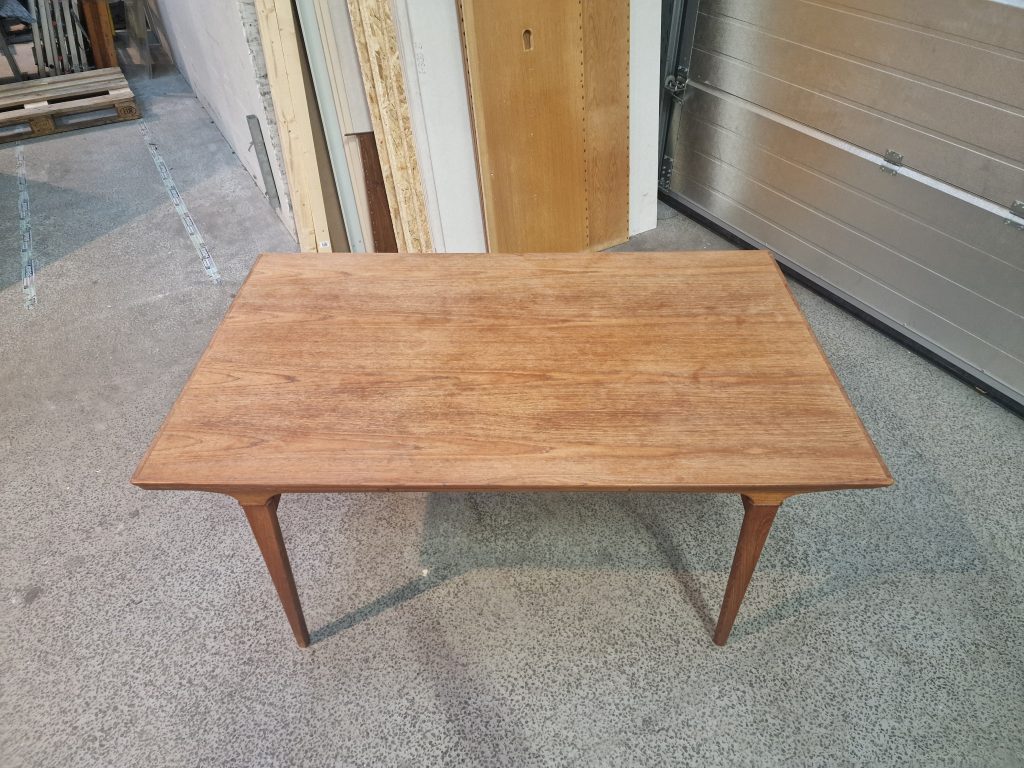 Stort teak spisebord med hollandsk udtræk