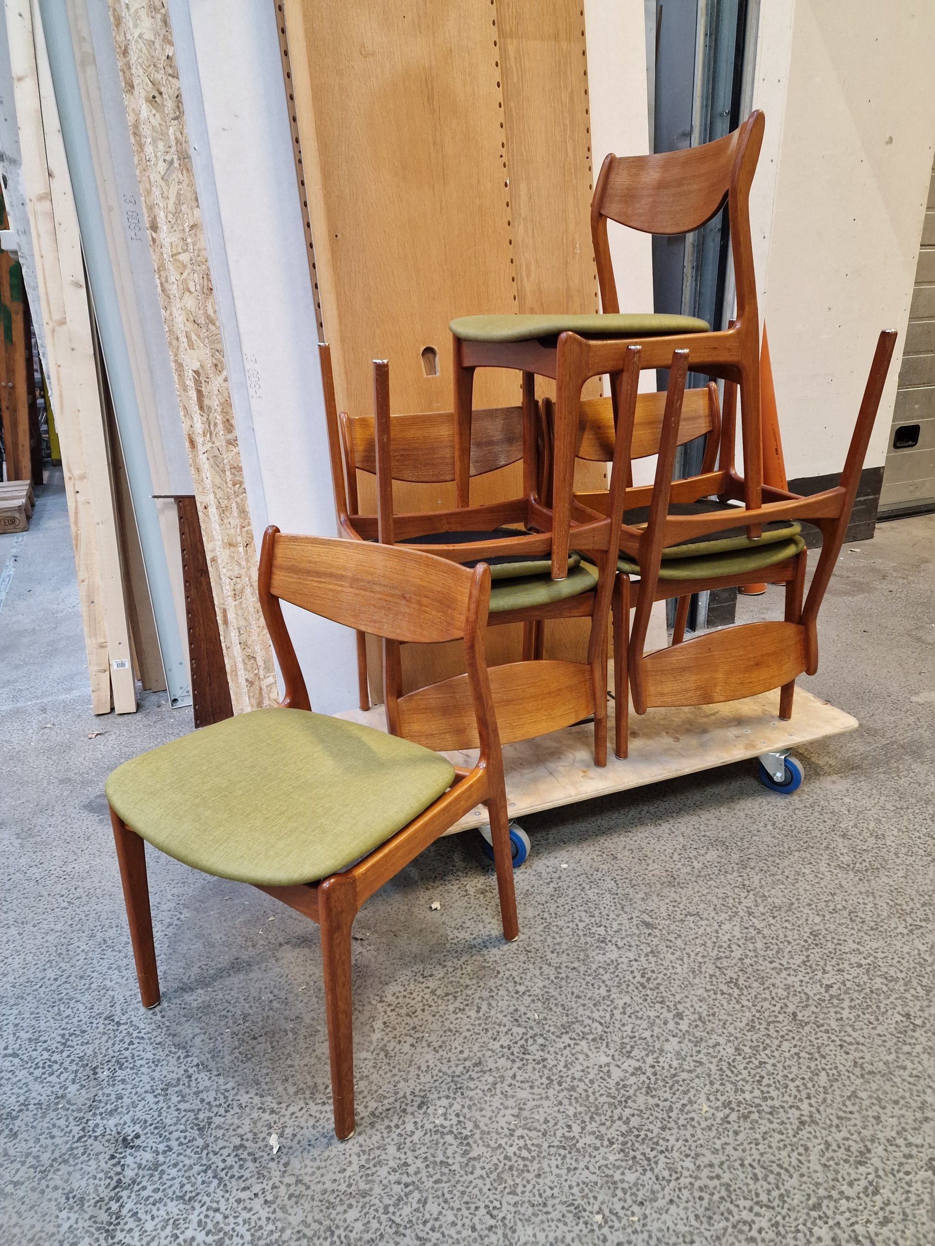 Seks spisestole i massiv teak, P.E. Jørgensen, Farsø Stolefabrik - Image 1