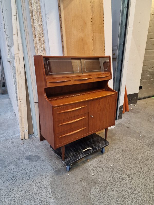 Chatol i teak med udtræksplade, skydelåger, skuffer og skabslåge, Falsig Møbelfabrik