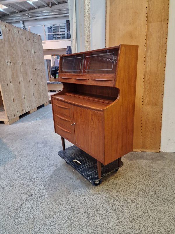 Chatol i teak med udtræksplade, skydelåger, skuffer og skabslåge, Falsig Møbelfabrik