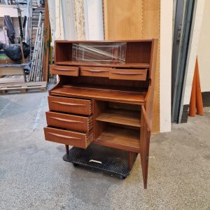 Chatol i teak med udtræksplade, skydelåger, skuffer og skabslåge, Falsig Møbelfabrik - Image 4