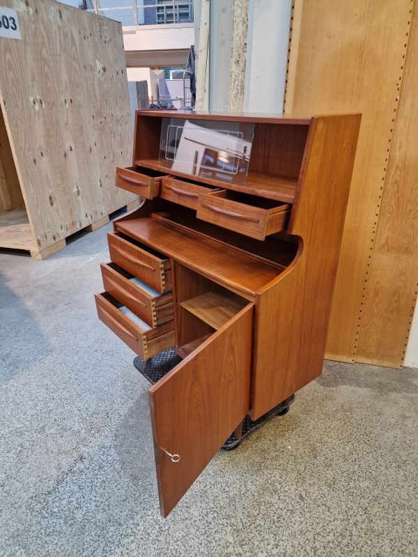 Chatol i teak med udtræksplade, skydelåger, skuffer og skabslåge, Falsig Møbelfabrik