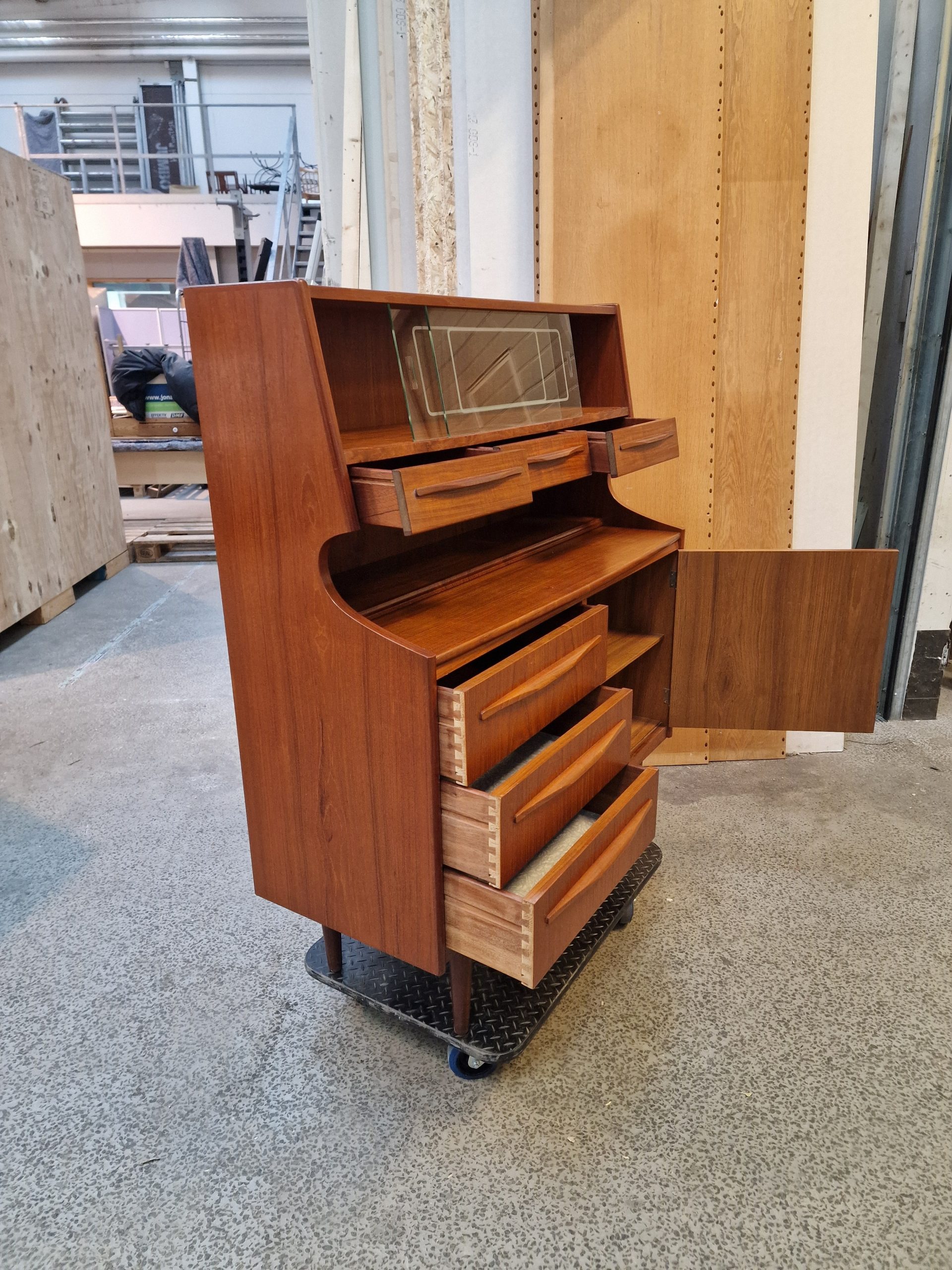 Chatol i teak med udtræksplade, skydelåger, skuffer og skabslåge, Falsig Møbelfabrik - Image 6