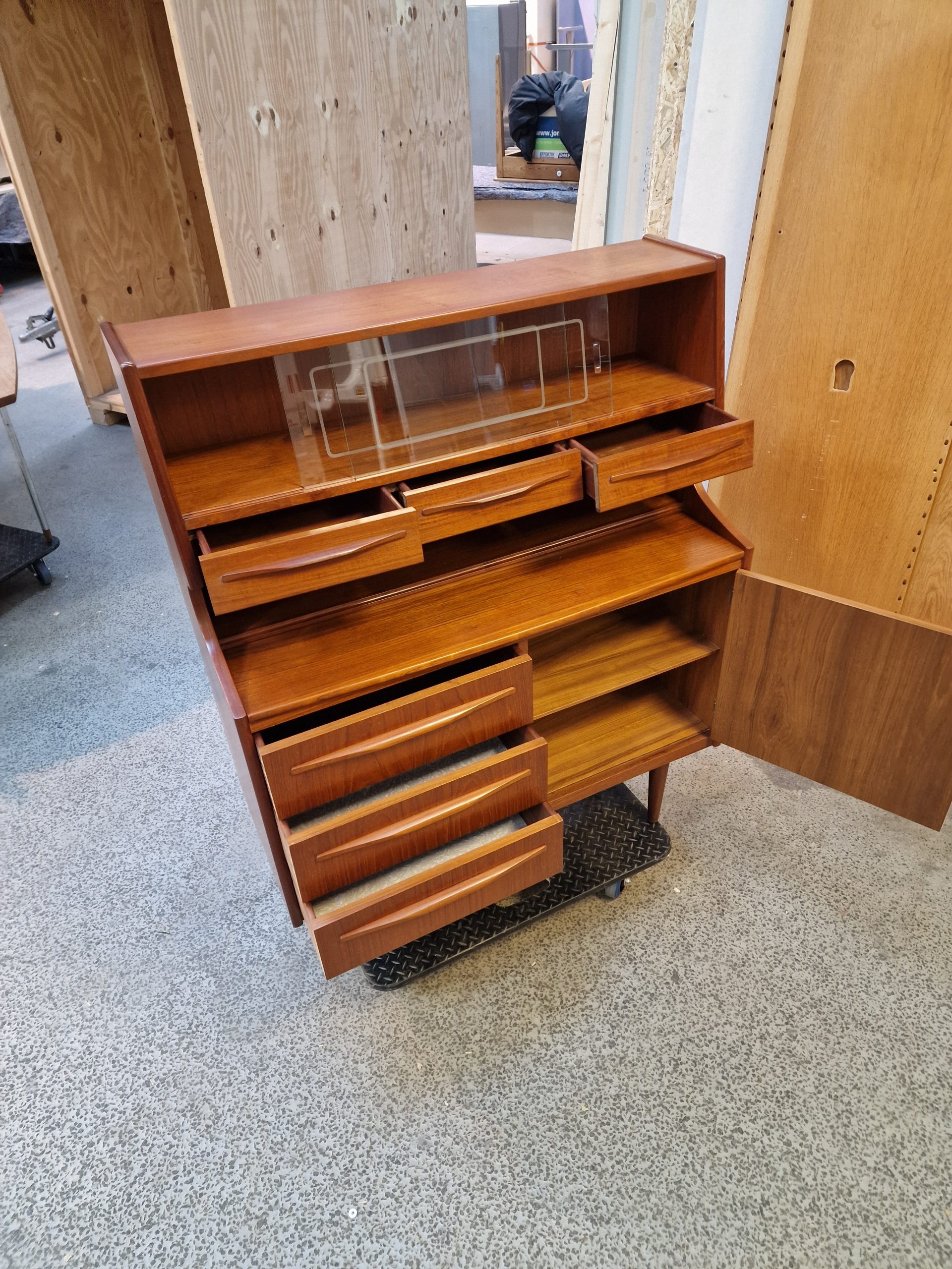 Chatol i teak med udtræksplade, skydelåger, skuffer og skabslåge, Falsig Møbelfabrik - Image 7