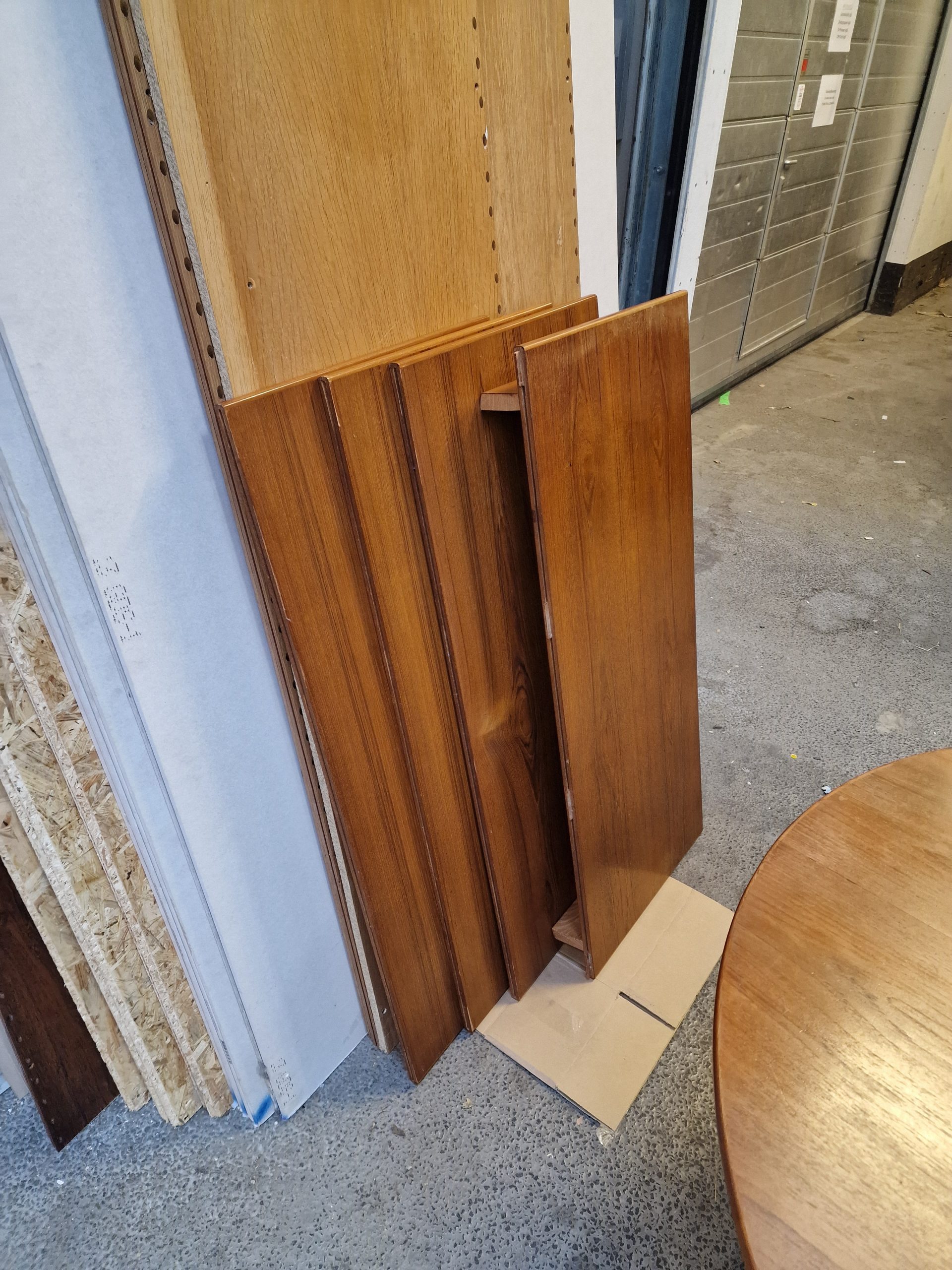 Rundt spisebord i teak med 4 tillægsplader - Image 2