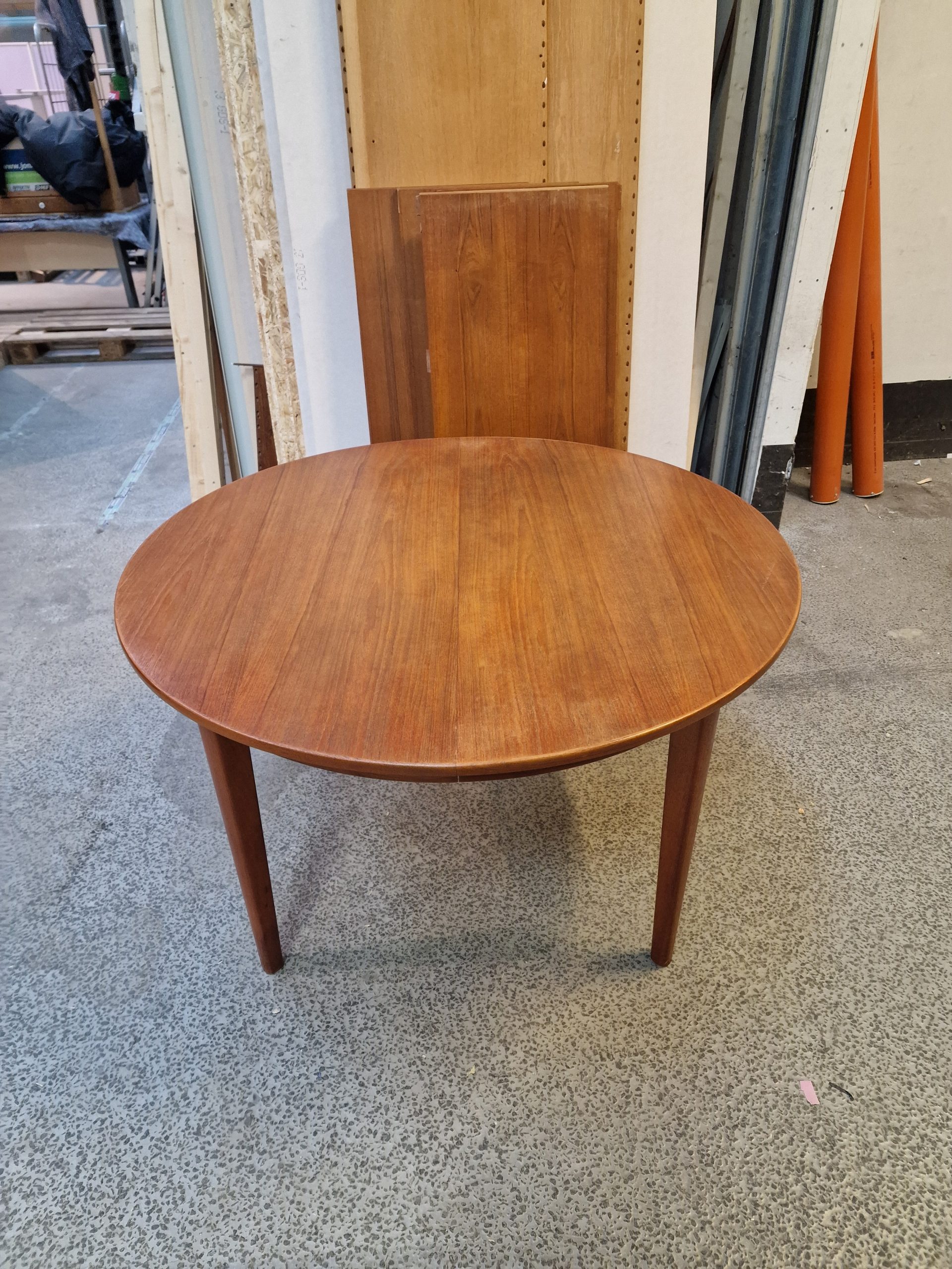 Rundt spisebord i teak med 4 tillægsplader - Image 8