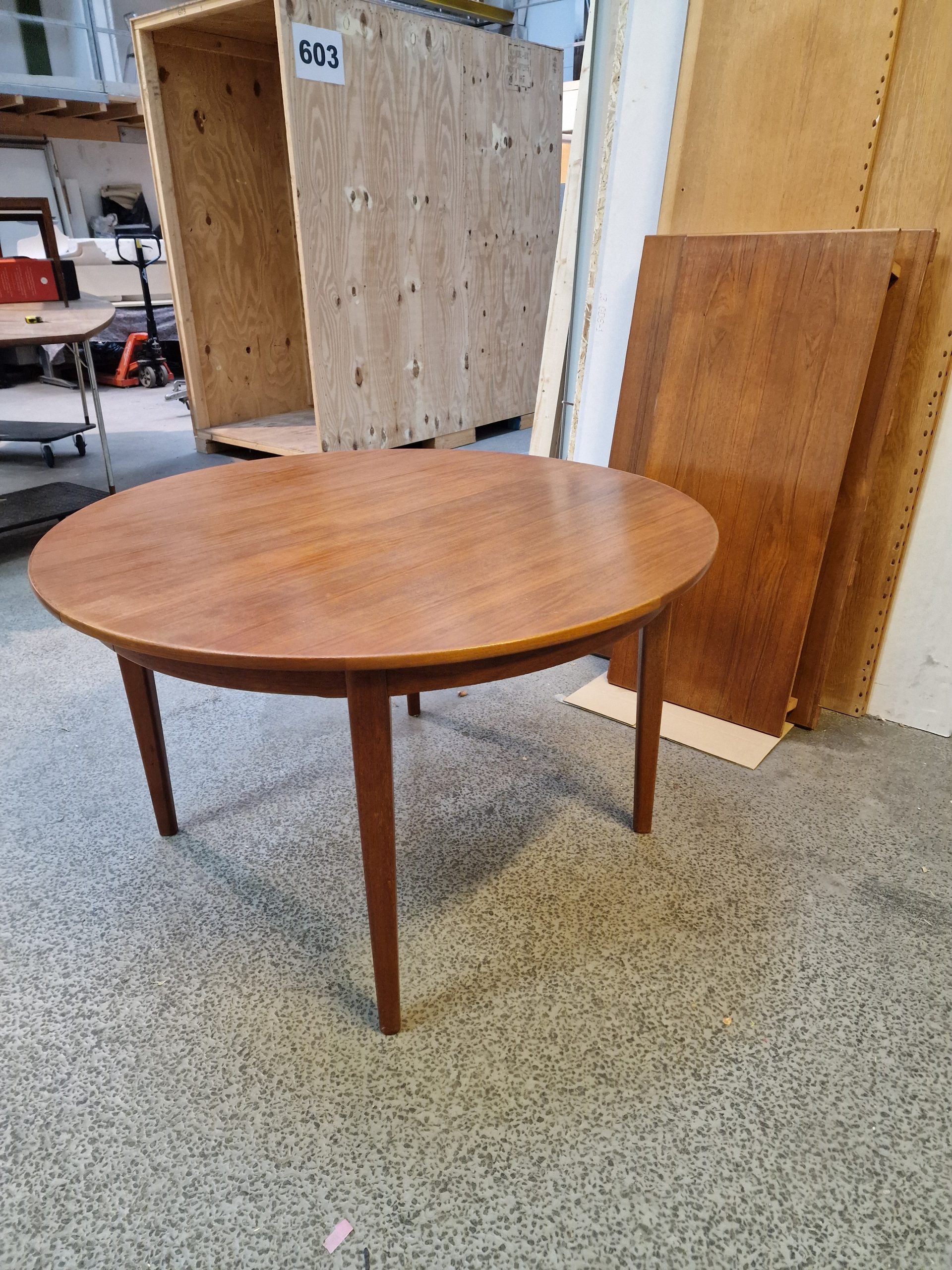 Rundt spisebord i teak med 4 tillægsplader - Image 9