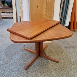 Semi rundt spisebord med en tillægsplade teak - Image 1