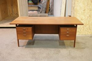 FM skrivebord i teak