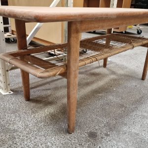 Sofabordi teak og egetræ med flethylde, til renovering - Image 4
