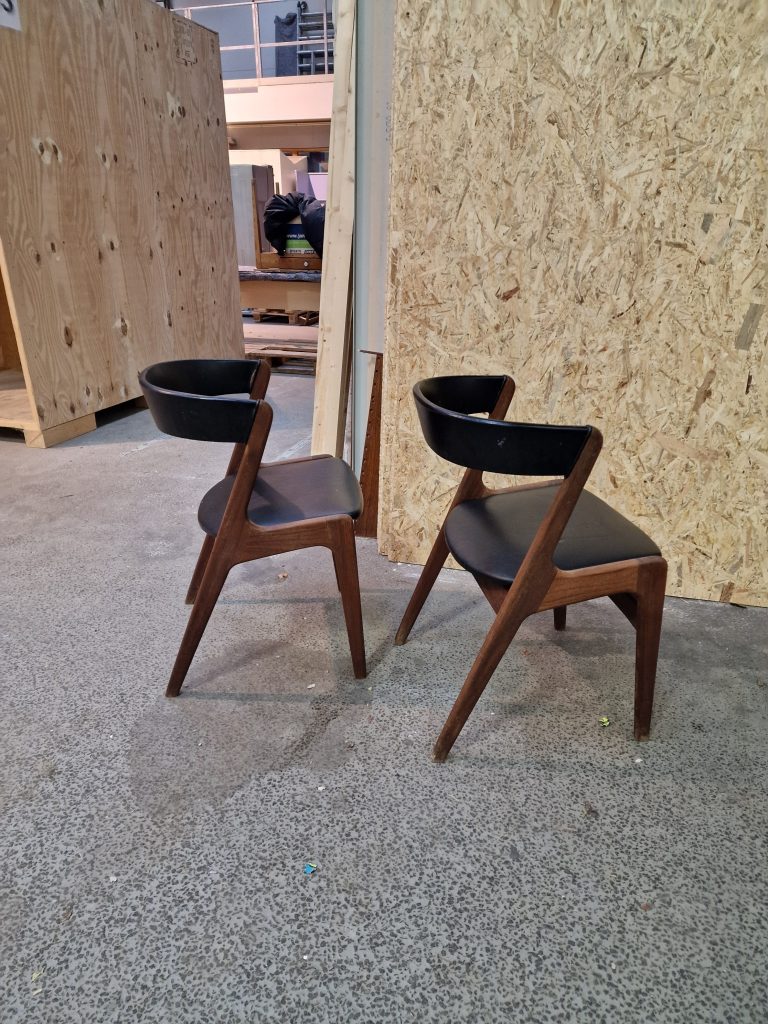 To spisestole i teak af Anderstrup møbelfabrik, T21 / Fire Chair af Kai Kristiansen