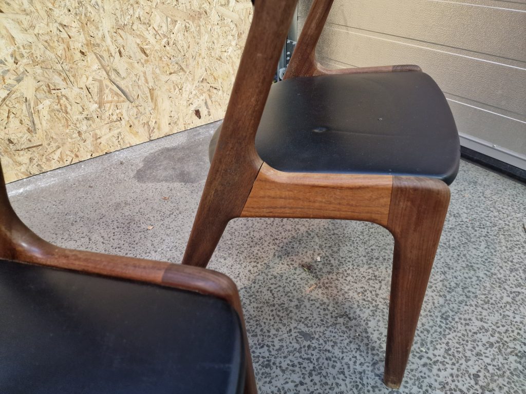 To spisestole i teak af Anderstrup møbelfabrik, T21 / Fire Chair af Kai Kristiansen