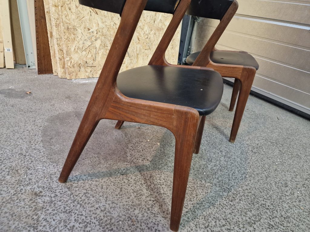 To spisestole i teak af Anderstrup møbelfabrik, T21 / Fire Chair af Kai Kristiansen
