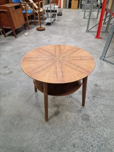 Sofabord rundt, nøddetræ