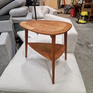 Sofabord i teak med hylde