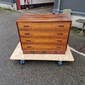 Palisander kommode med fire skuffer, Hundevad