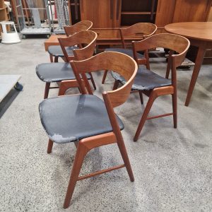 Fem stole i teak til ompolstring, Korup Møbelfabrik