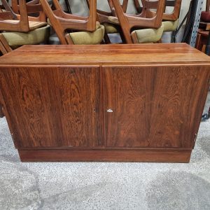 Hundevad skænk i palisander