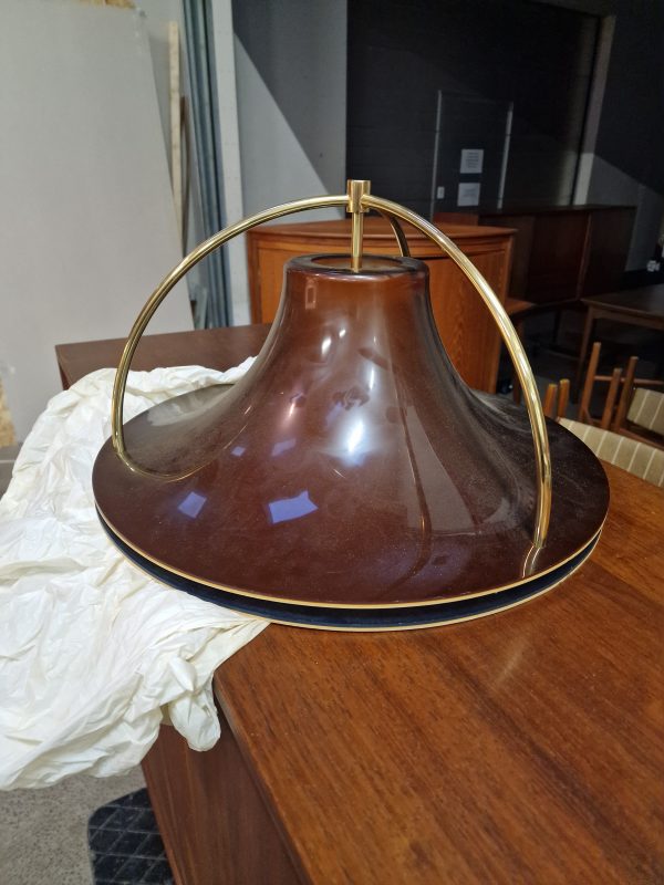 JO HAMMERBORG. "Single" loftspendel, skærm af brun akryl, ophæng af messing, Fog & Mørup, Danmark, 1977