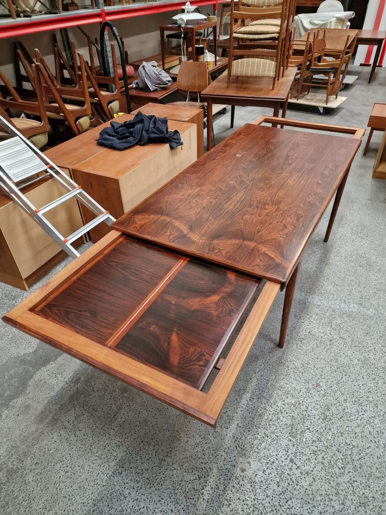 Spisebord i palisander, Ib Kofod Larsen