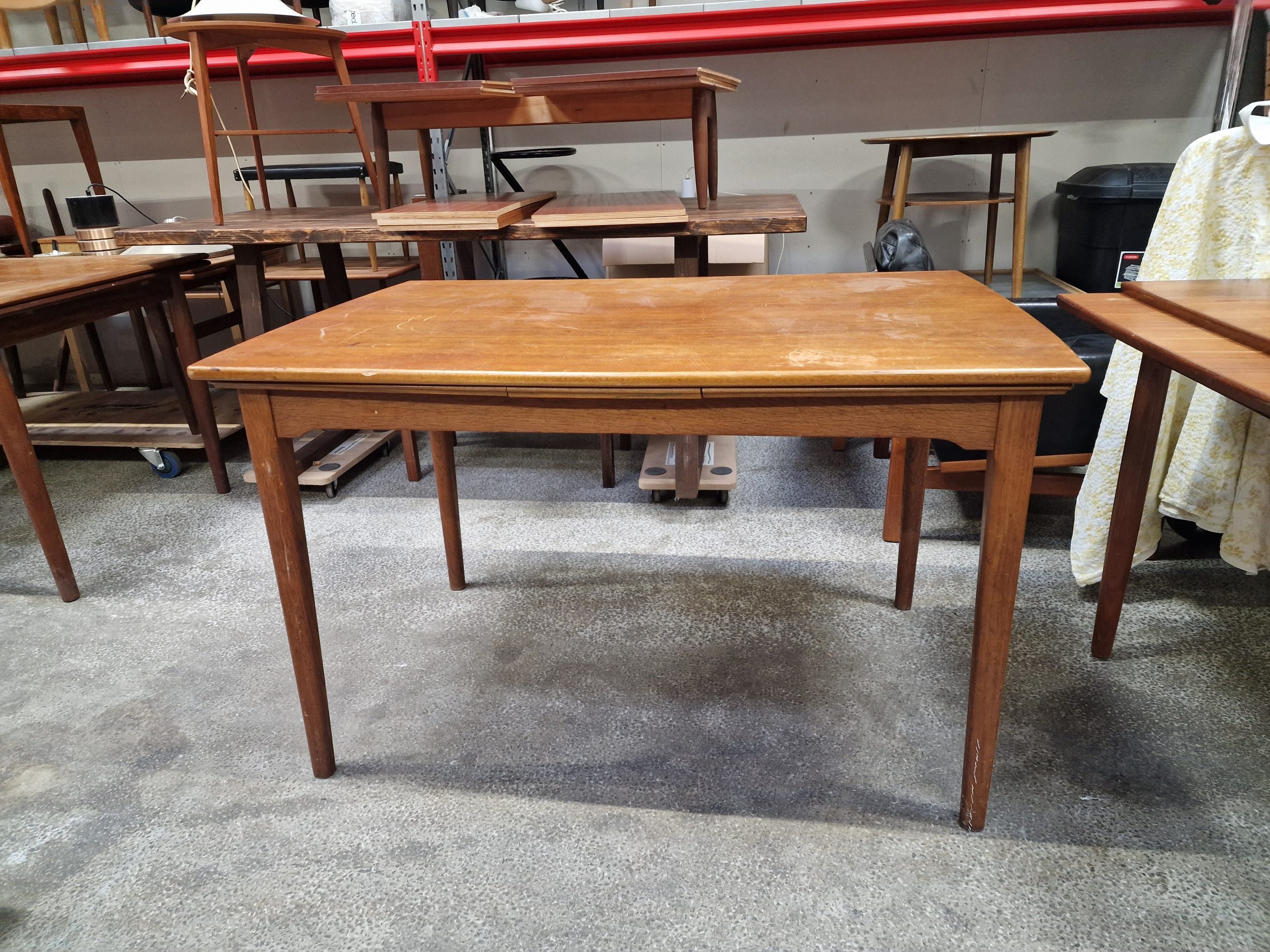 Spisebord i teak, på stel af egetræ, med hollandsk udtræk - Image 1