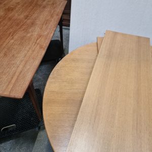 Rundt spisebord i egetræ med to tillægsplader - Image 11