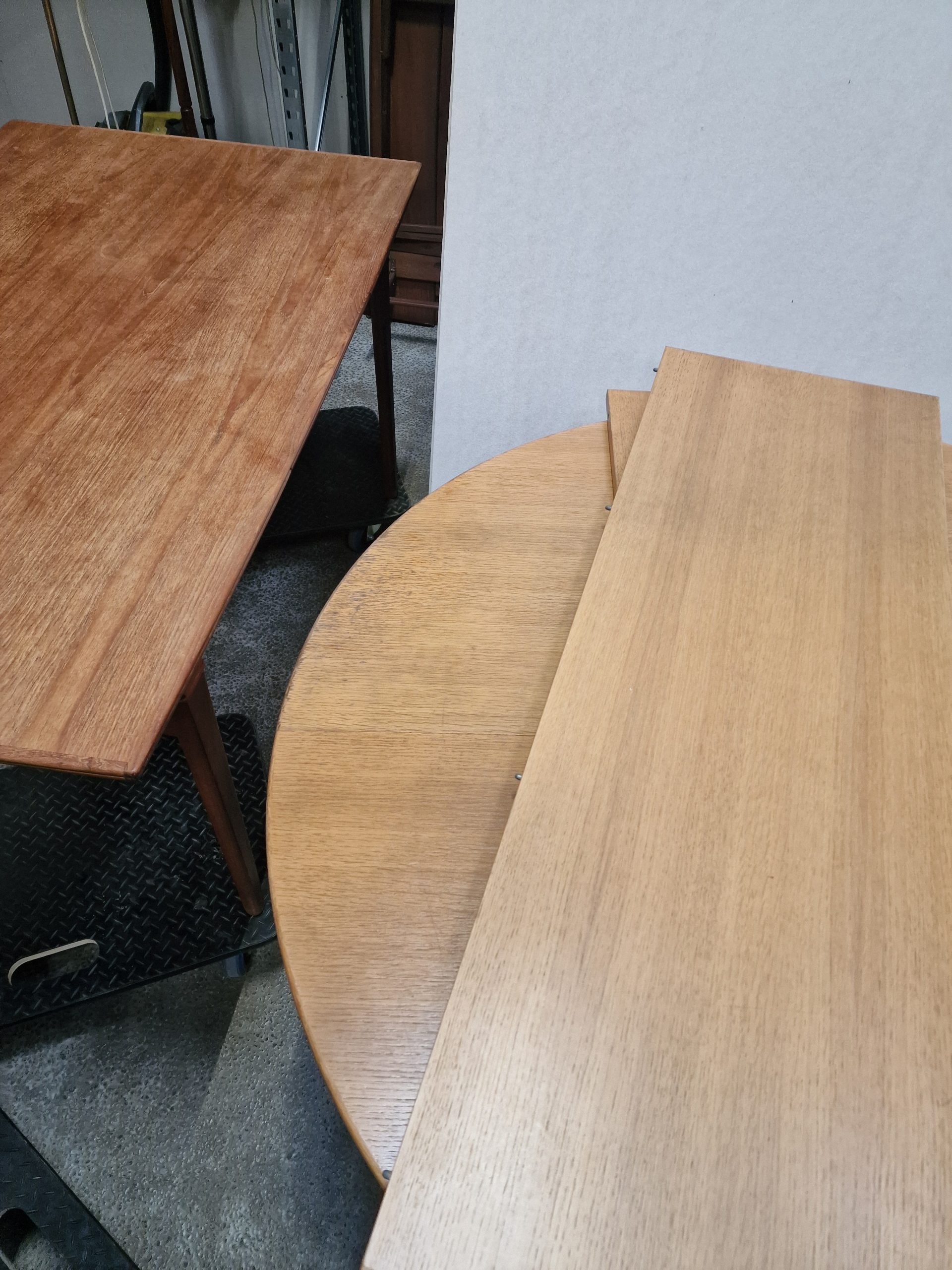 Rundt spisebord i egetræ med to tillægsplader - Image 11