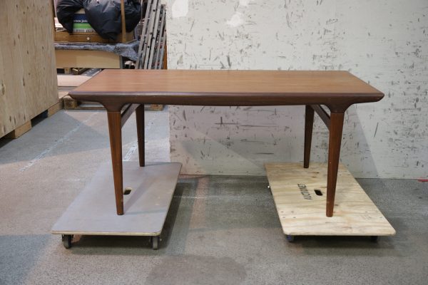 Spisebord i teak med tillægsplade af Johannes Andersen for fra Uldum Møbelfabrik