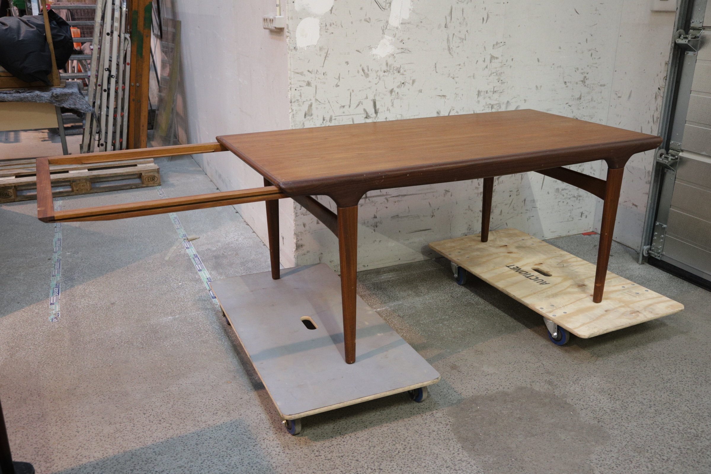 Spisebord i teak med tillægsplade af Johannes Andersen for fra Uldum Møbelfabrik - Image 7