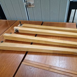 Rundt spisebord i egetræ med to tillægsplader - Image 9