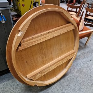 Rundt spisebord i egetræ med to tillægsplader - Image 7