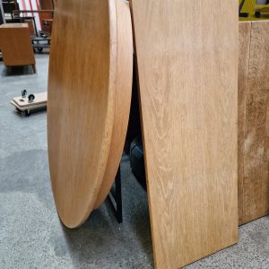 Rundt spisebord i egetræ med to tillægsplader - Image 3