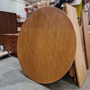 Rundt spisebord i egetræ med to tillægsplader - Image 1