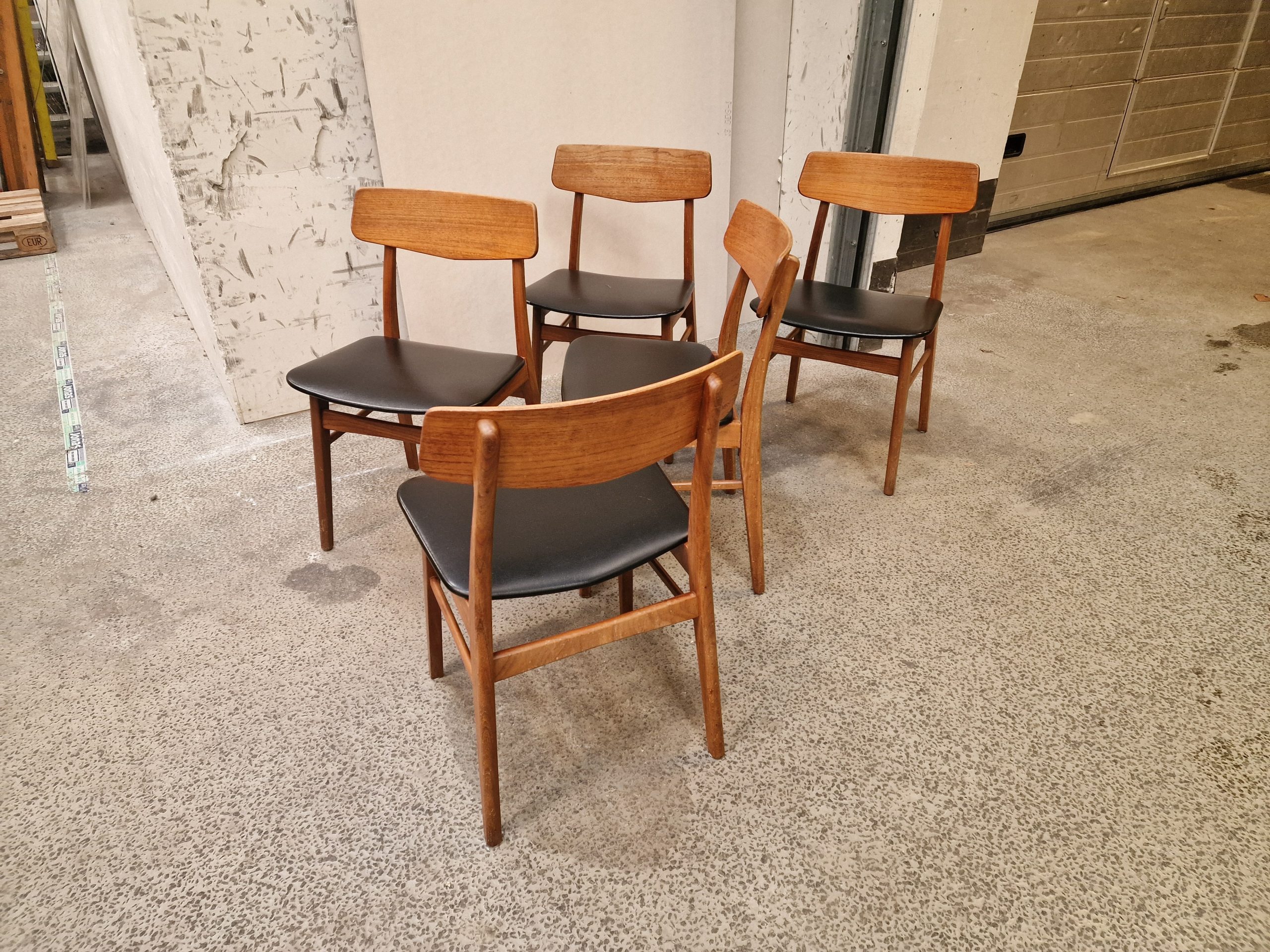 Fem spisestole i teak med skai - Image 1