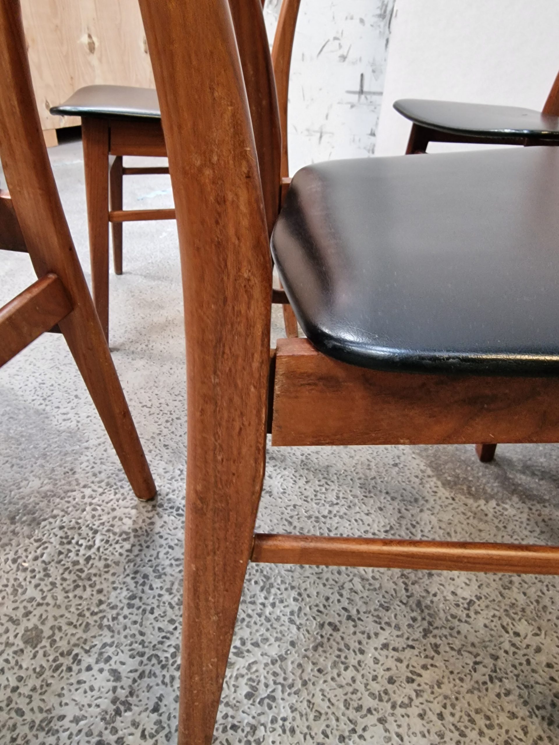 Fem spisestole i teak med skai - Image 9