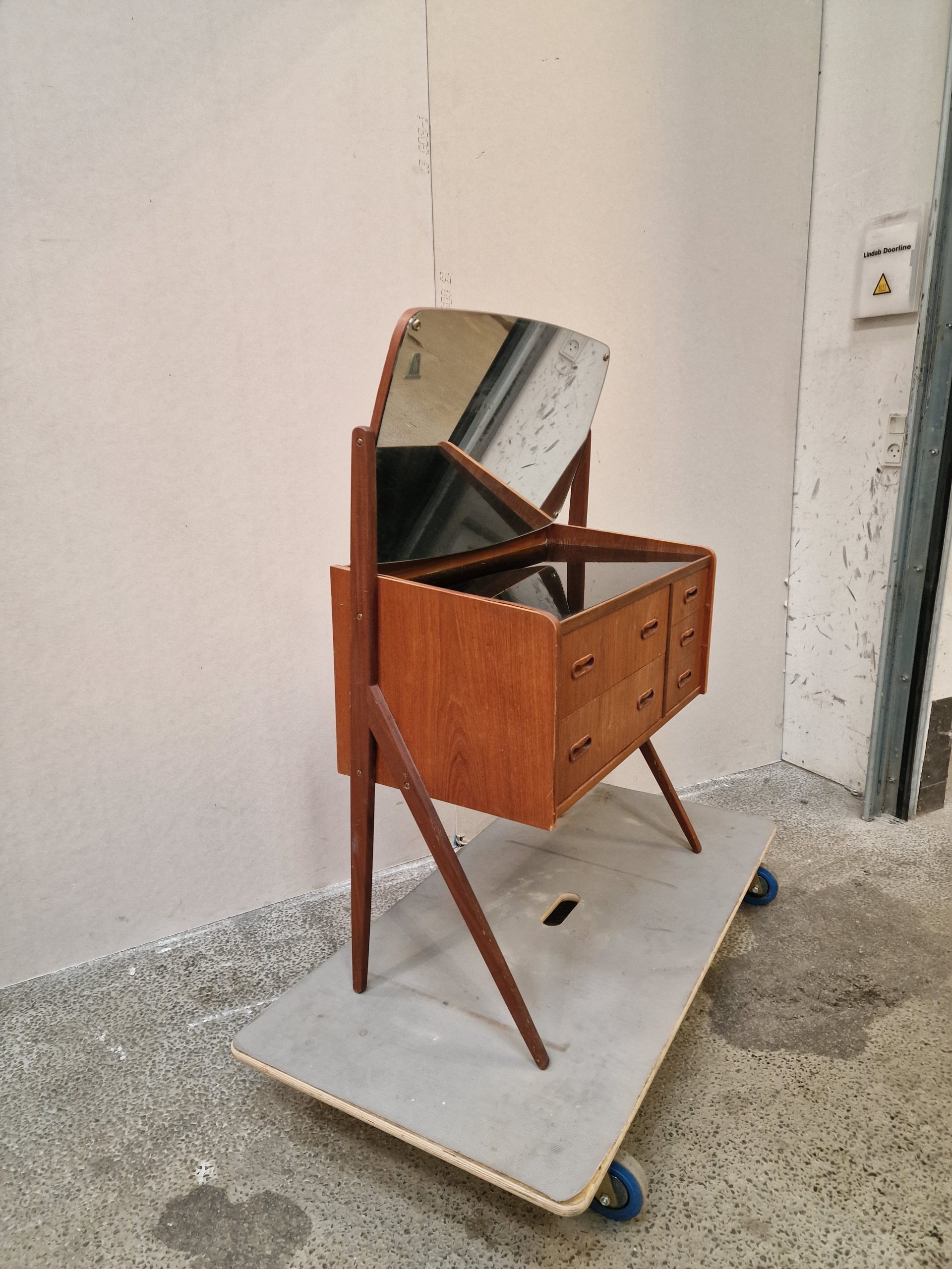 Sminkebord med vipbart spejl, teak - Image 3