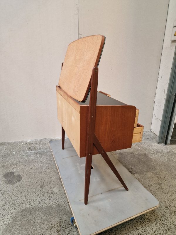 Sminkebord med vipbart spejl, teak