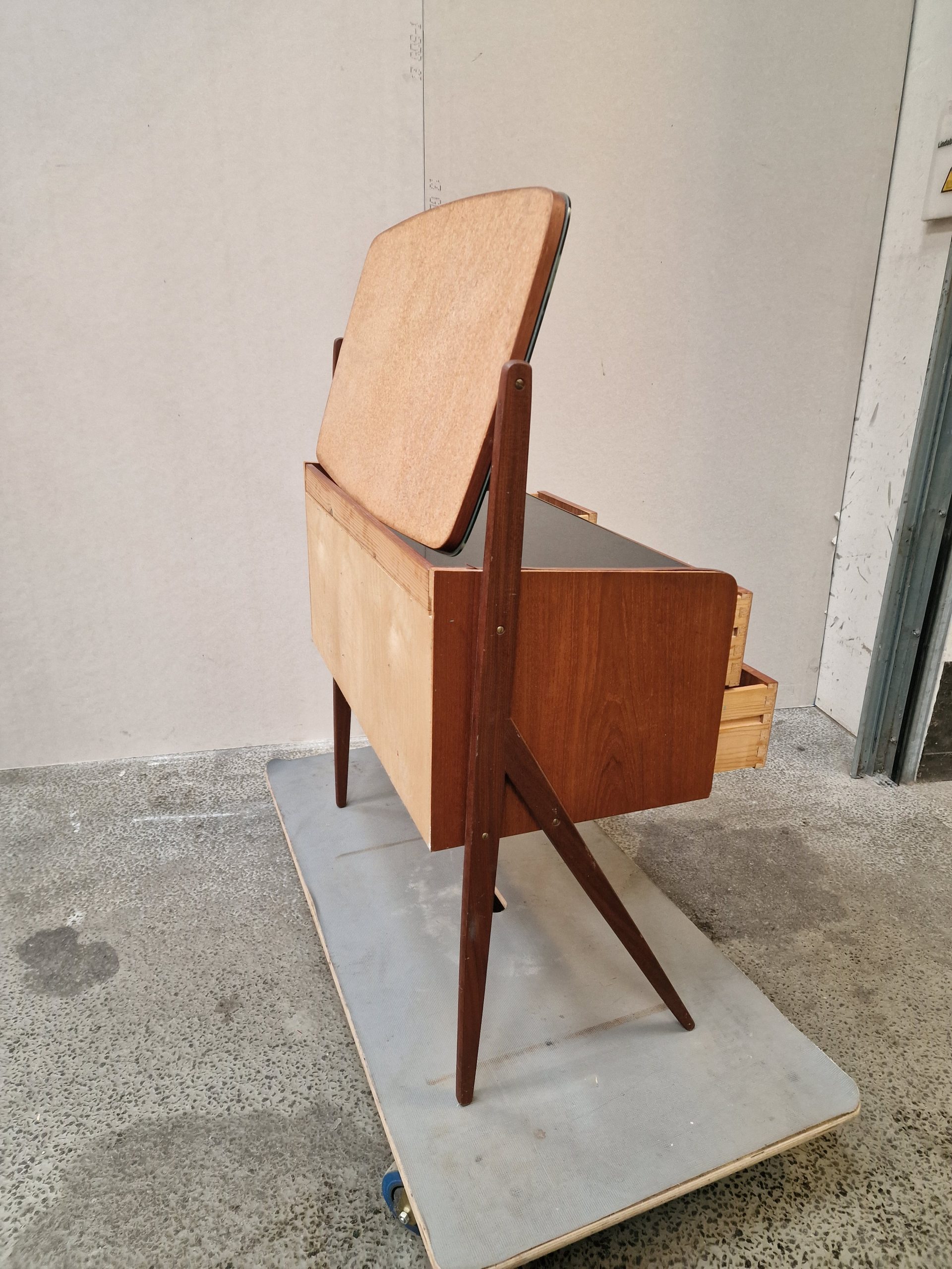 Sminkebord med vipbart spejl, teak - Image 10