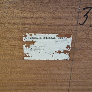 Lav skænk i teak med skydelåger i fire fag - Image 10