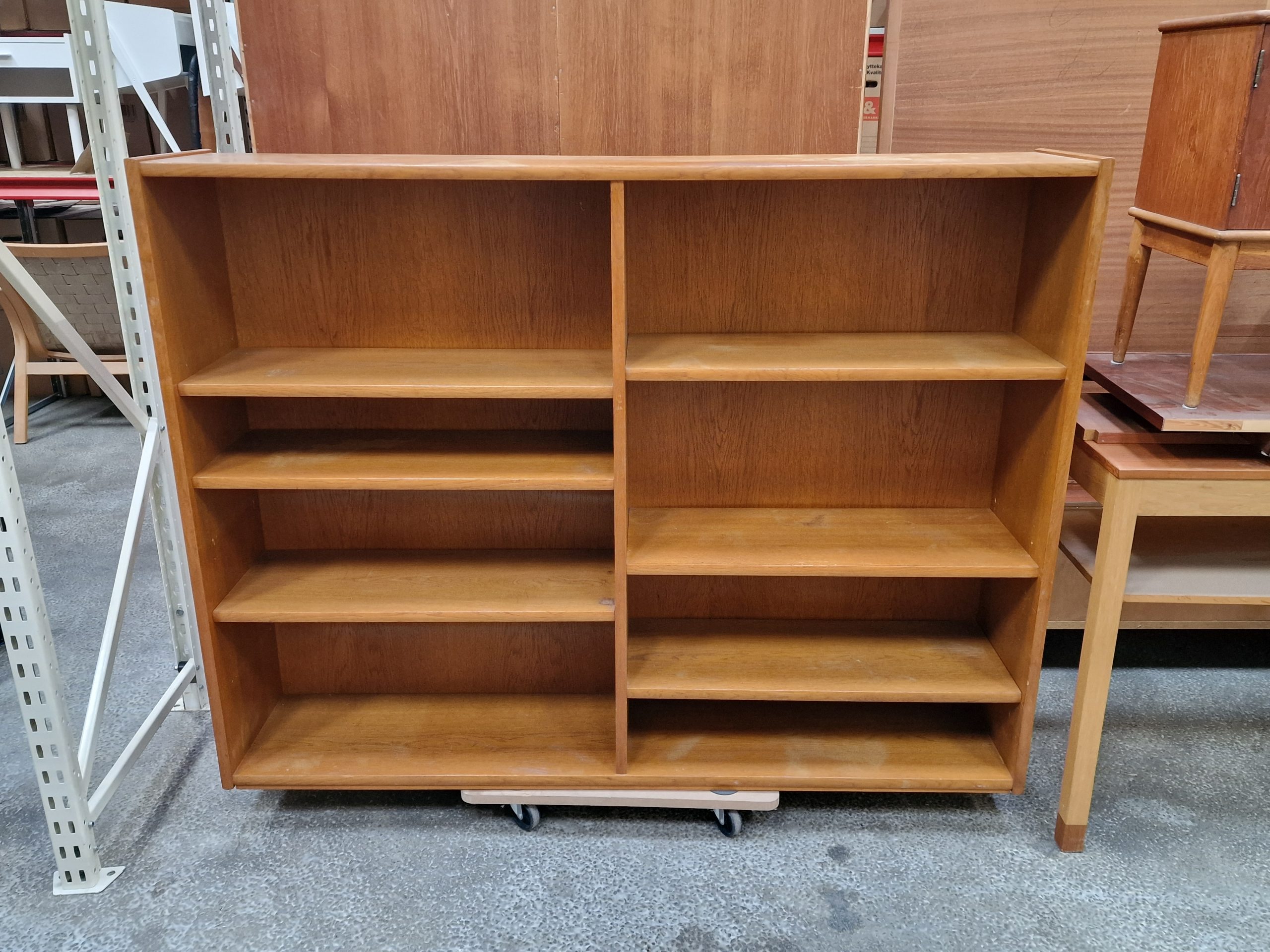 Bogreol i egetræ - Image 1