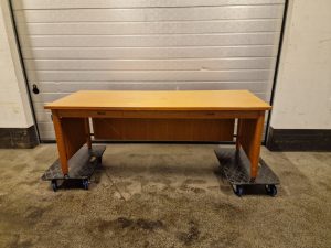 Direktør-skrivebord med indbyggede skuffer, teak, Nippu