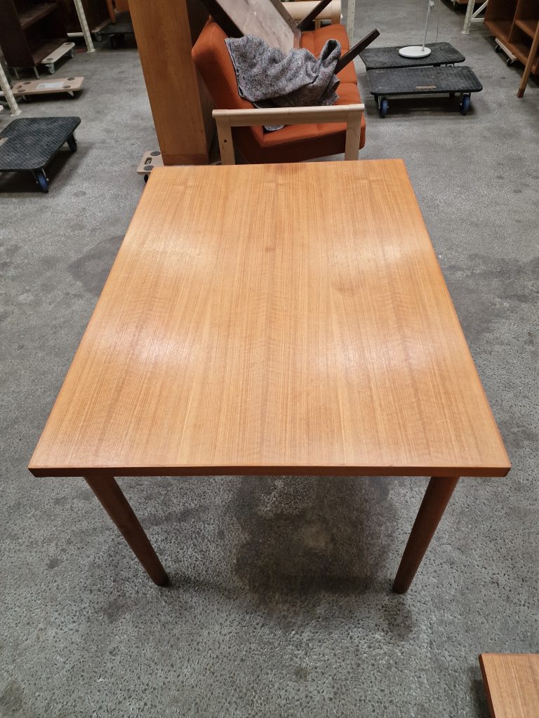 Spisebord/skrivebord i teak