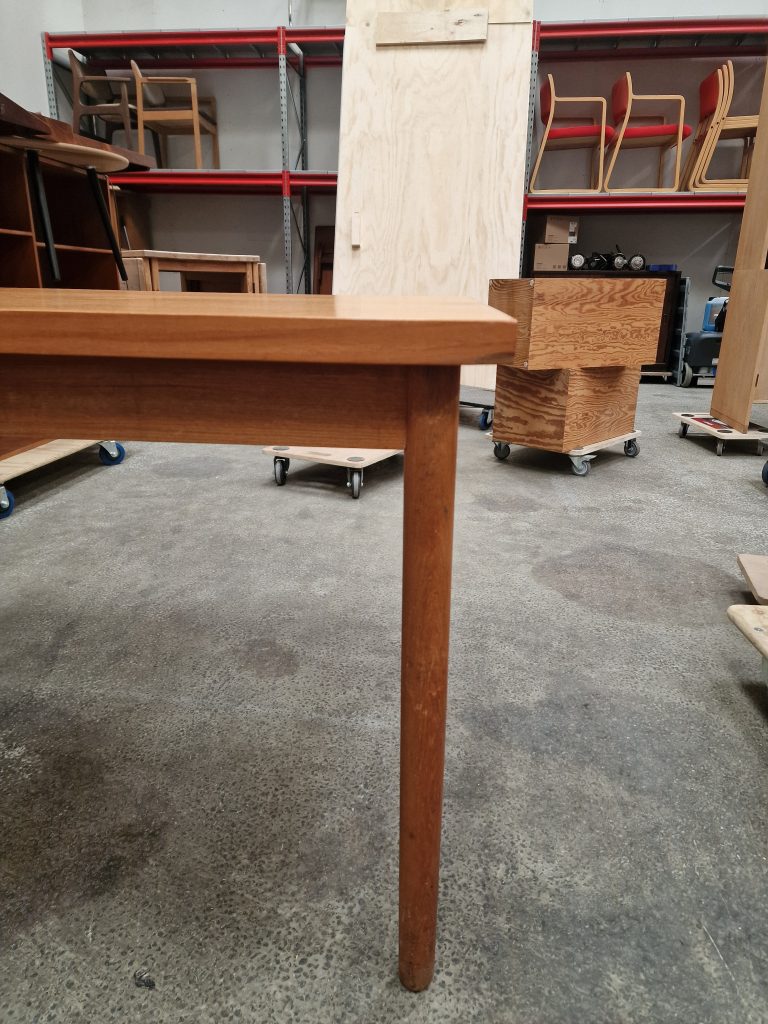 Spisebord/skrivebord i teak