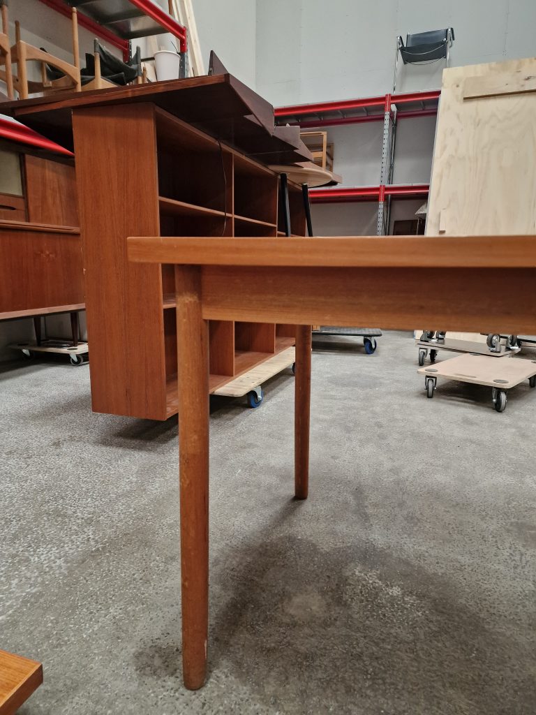 Spisebord/skrivebord i teak