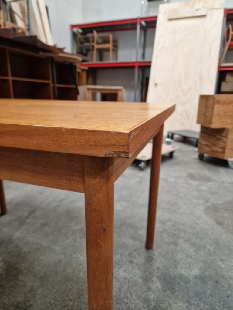 Spisebord/skrivebord i teak