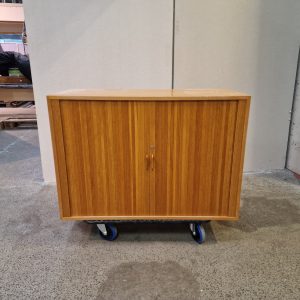 Arkivskab med jalousi låger, egetræ