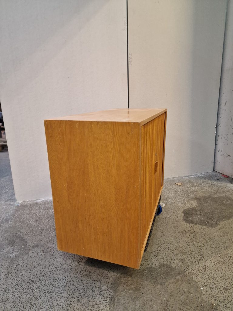 Arkivskab med jalousi låger, egetræ