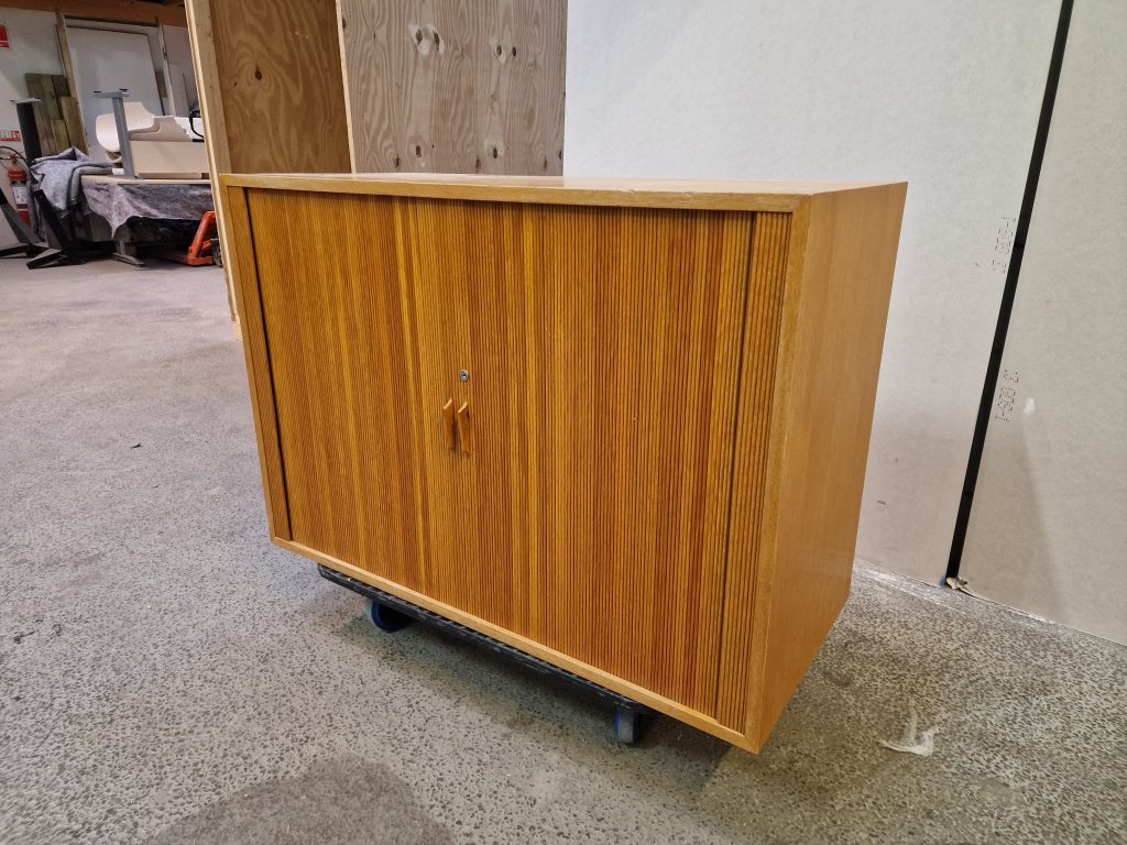 Arkivskab med jalousi låger, egetræ