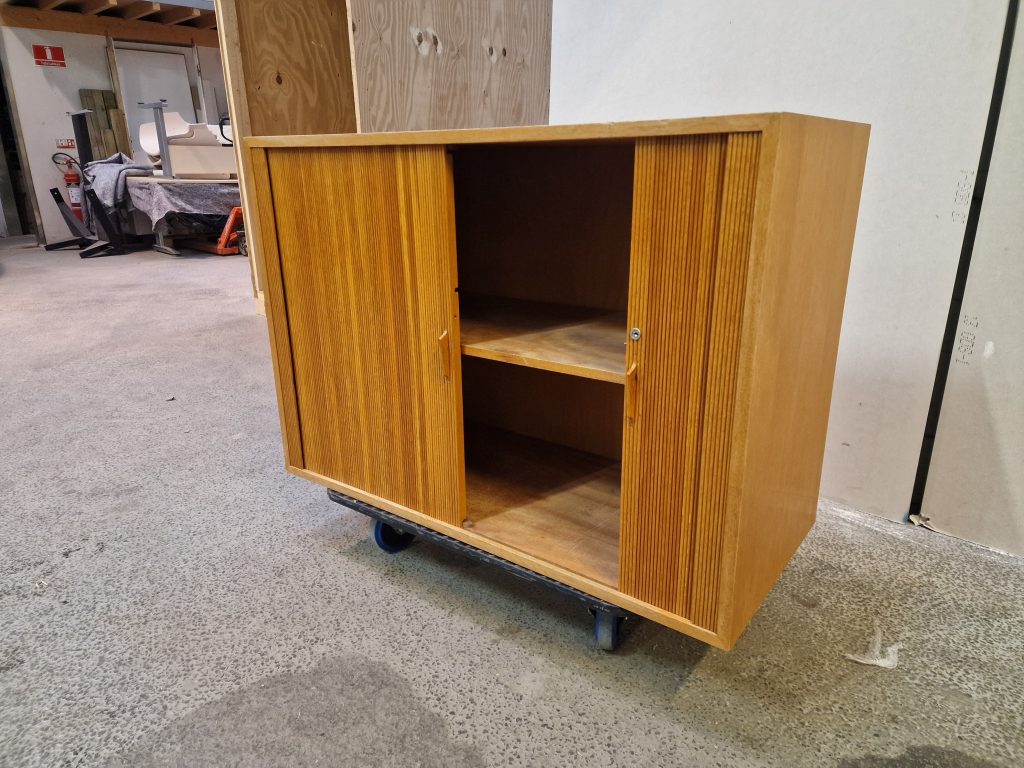 Arkivskab med jalousi låger, egetræ